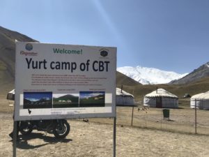 Camp de départ pour l'ascension du Lénine Peak